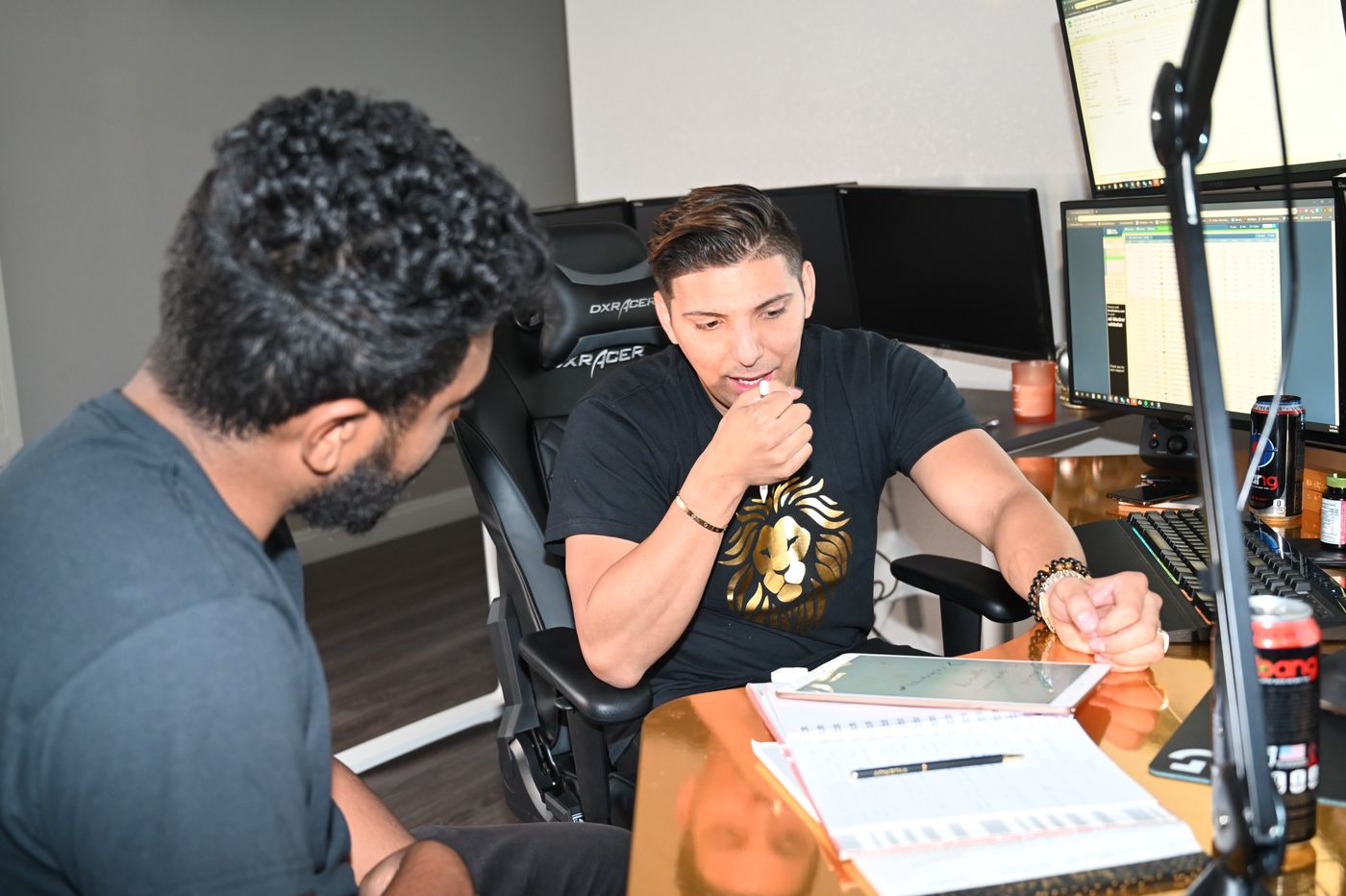 Ricky Andrade mentoring a trader at his desk